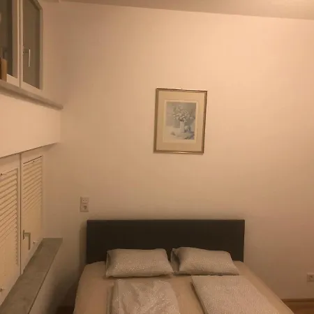 Deluxe City Center Studio *