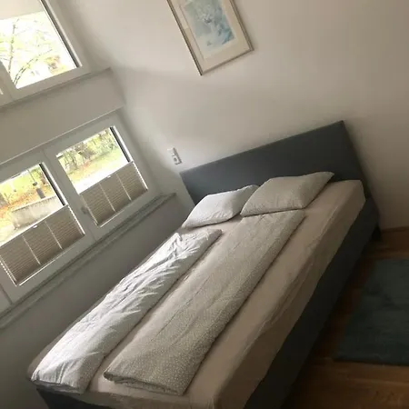 Deluxe City Center Studio *