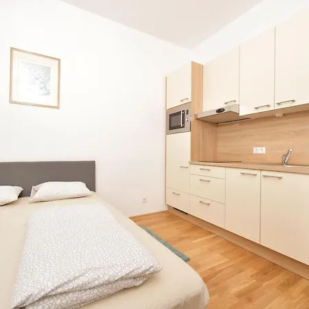 아파트 Deluxe City Center Studio